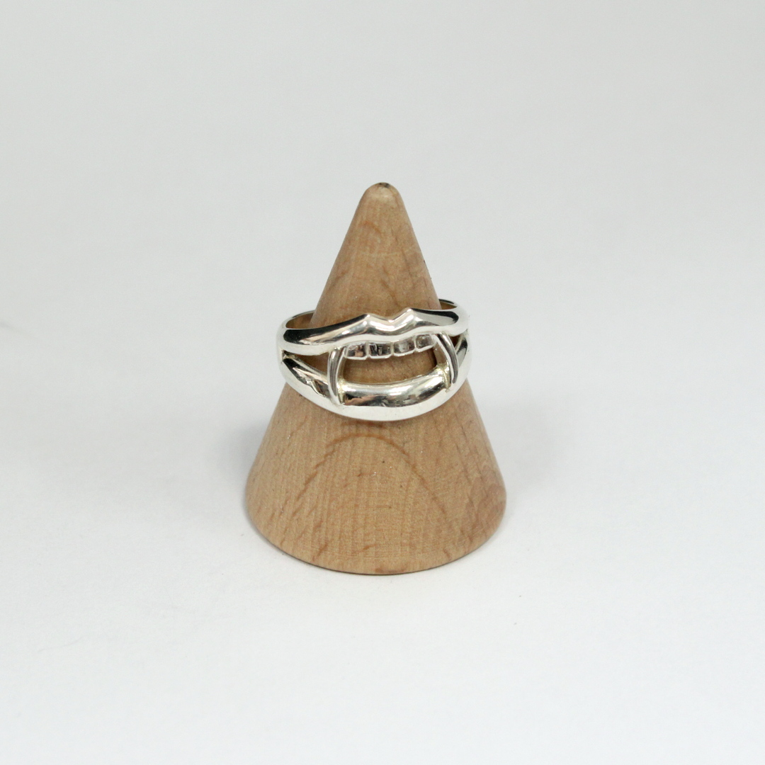 Серебряное кольцо «Вампир» 925 пробы